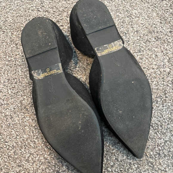 Refresh black suede pointed flat. Size 7 - Picture 2 of 4